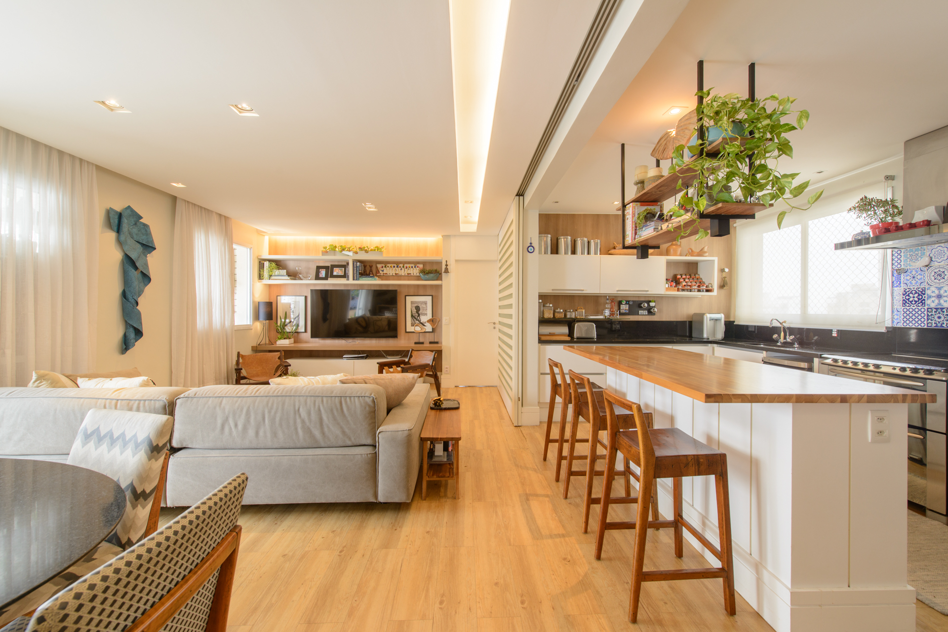 Piso Vinílico LVT Colado R10 para Sala com Cozinha Integrada